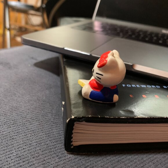 VTG Hello Kitty Ceramic Figurine Miniature 1.5" Book Reading Library 90s Sanrio - Picture 4 of 8